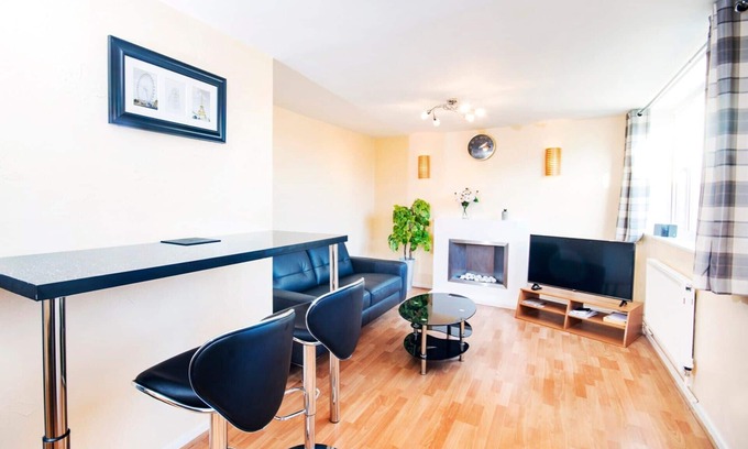 York House | CITY CENTRE ★ FREE PARKING ★ 2 BED HOUSE ★ MODERN