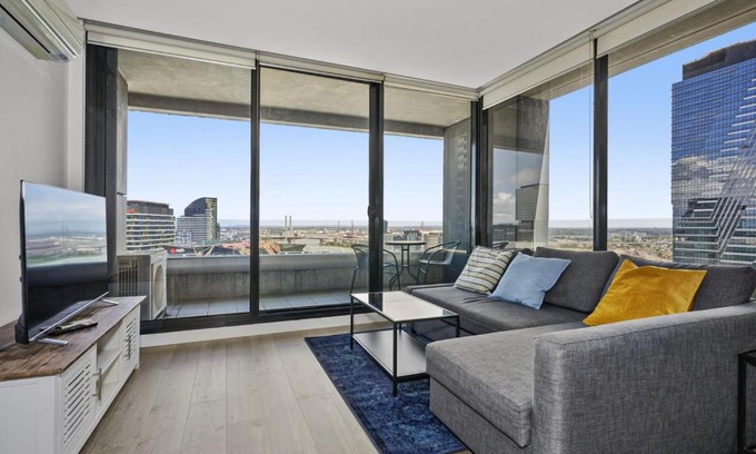 Melbourne Central Business District Apartment | City Escape - 2 mins from Southern Cross