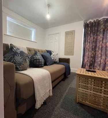 Staple Hill Apartment | City Escape! Fishponds Apartment, Bristol, sleeps up to 4 guests