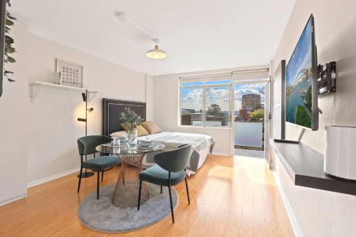 Woolloomooloo Apartment | City Escape with Panoramic Views