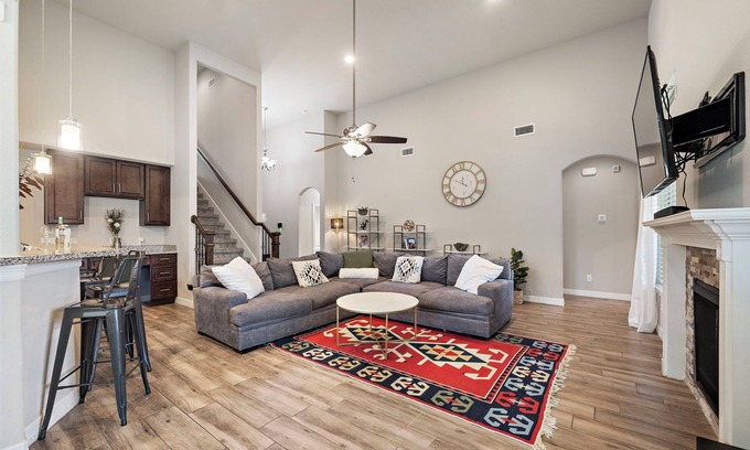 Southeast Houston House | City Getaway | Yard BBQ | Games | WiFi | Pets Ok