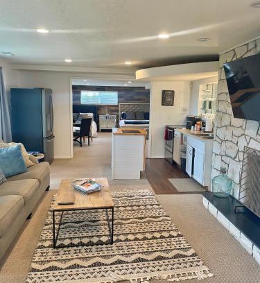 Olympus Cove Apartment | City light views getaway close to top ski resorts