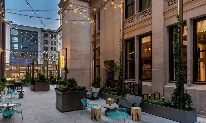 Center City Hotel | City Lights and Comfortable Nights in Philly! Pets Allowed, Onsite Parking!