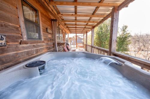 Fredericksburg Bed & Breakfast | City on a Hill at Spring Creek