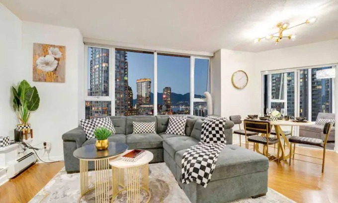 Crosstown Apartment | City Outside, Serenity Inside! Walk to Attractions | Parking | Gym| Pool & Sauna