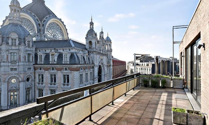 Statiekwartier Apartment | City PENTHOUSE, rooftop terrace, free NETFLIX, wifi and airco