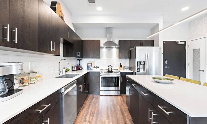 Edgehill Condo | City Retreat: Modern Gulch Pad!