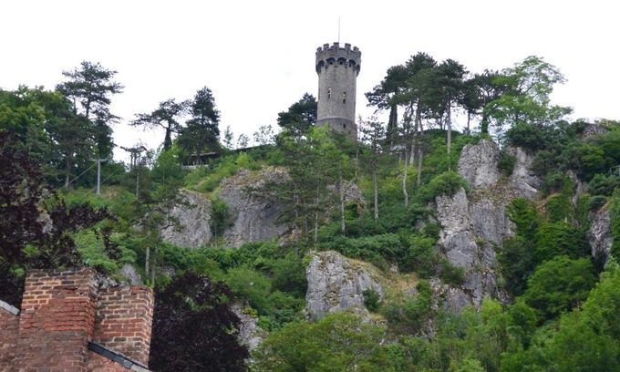 Dinant House | CITY RUN