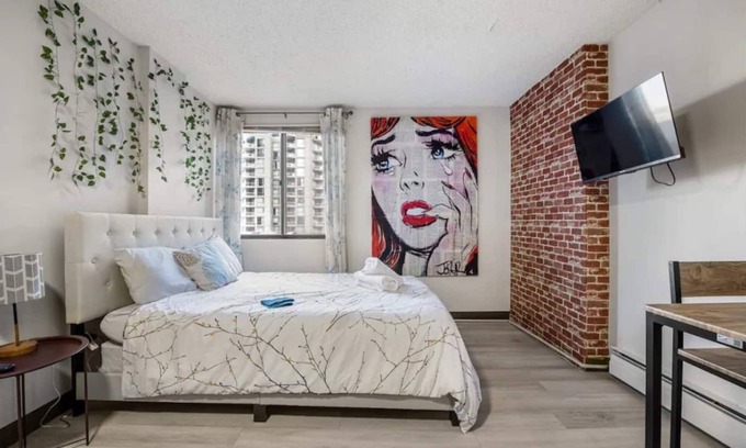Downtown Calgary Apartment | City Sanctuary: Urban Oasis in Calgary