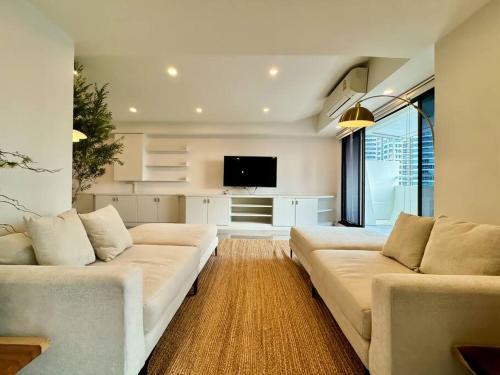 Silom Apartment | City Skyline Views 2-bed 2-bath, Center of Silom