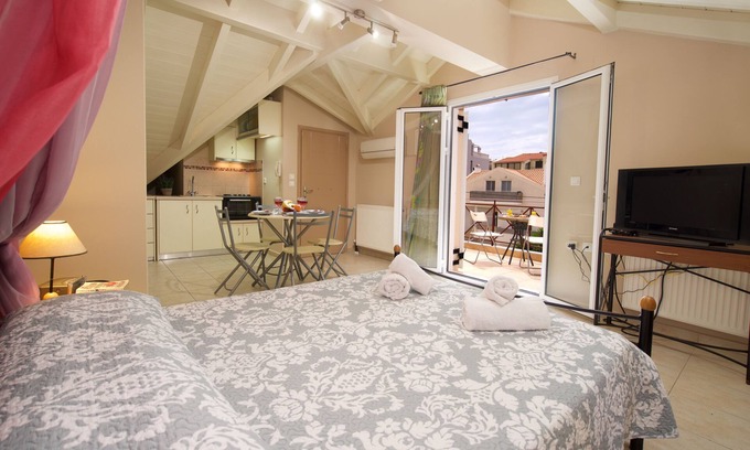 Argostoli Town Apartment | City Suite - The Loft in Kefalonia