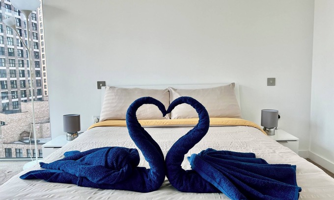 Tower Hill Apartment | City & View 2 bedroom 3 bathroom apartment 5 min from tube