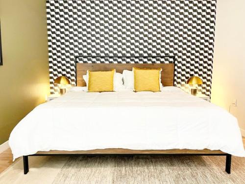 East Village Apartment | City View Apartment In Downtown!