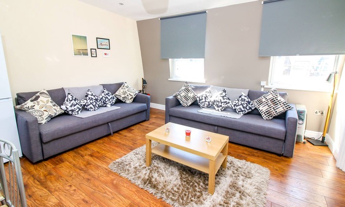 Spitalfields Apartment | City view flat at Liverpool st Brick Ln