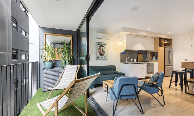 South Melbourne Apartment | City View Haven in South Melbourne