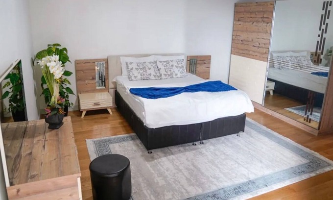 Bomonti Apartment | City View Haven: Balcony Apartment in Şişli, Istanbul