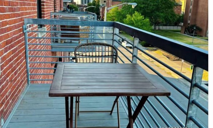 Downtown Columbus Apartment | City View Suite perfect location Downtown Columbus with parking!