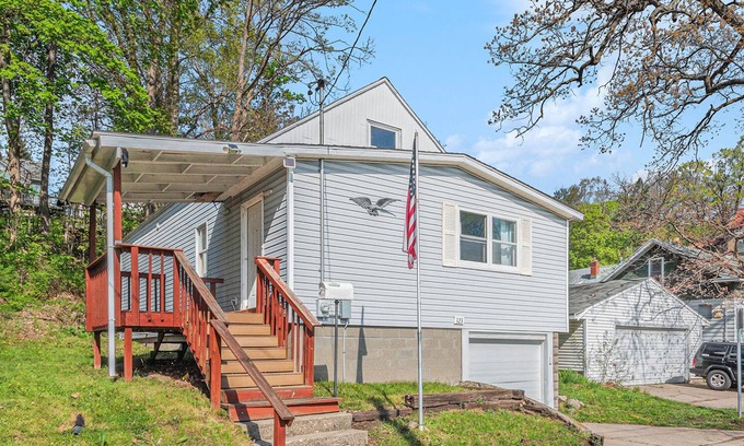 John Ball Park House | City Views at Downtown Overlook 2BR Retreat
