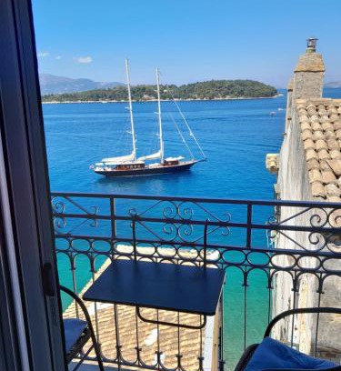 Old Town Apartment | City walls sea view
