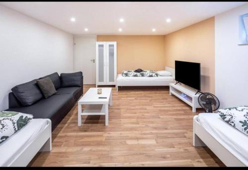 Waldau Apartment | CityLoft Kassel 1 - Zentrale Unterkunft für Gruppen bis 7 Personen - Parkplatz - Netflix
