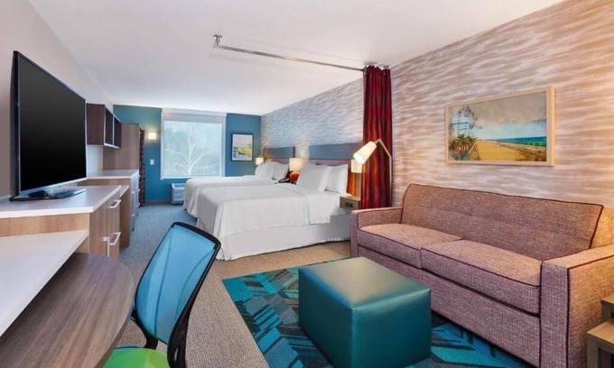 Wilmington Hotel | Cityscape Comfort! 3 Family-friendly Units! Pool, Minutes to Wrightsville Beach!