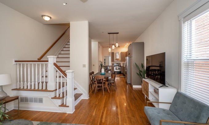 Mount Adams House | Cityscape Escape | Local Eateries