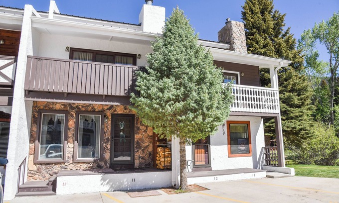 Red River Apartment | Claim Jumper #11 Townhouse