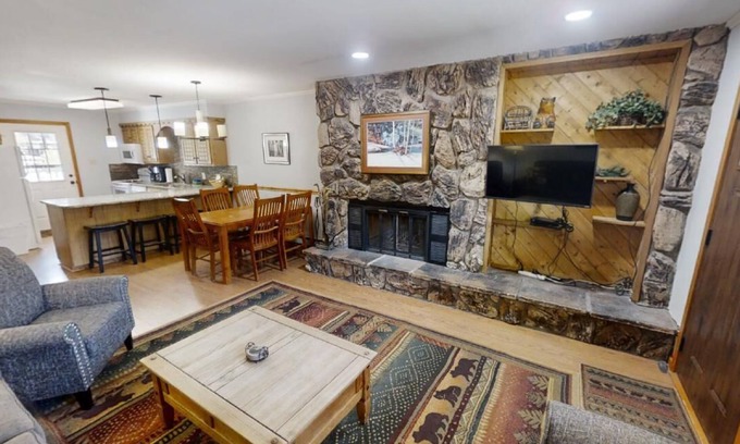 Red River House | Claim Jumper Townhouse 1 - In Town