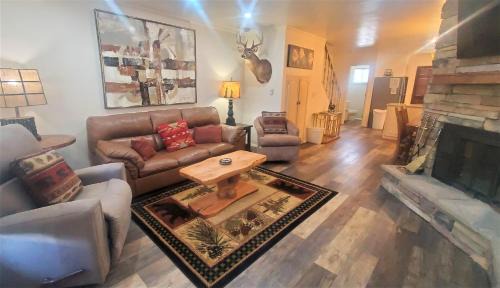 Red River House | Claim Jumper Townhouse 07 - On the River - Across from the Fishing Ponds - WiFi - Cable - Near Ski Area - Wood Burning Fireplace
