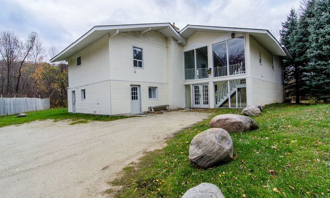 The Blue Mountains Cottage | Claire Glen Chalet