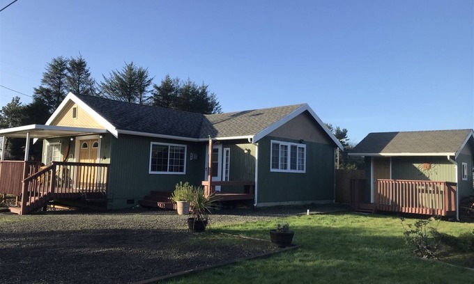 Oyehut-Hogans Corner House | Clam Xing- Just blocks to the beach