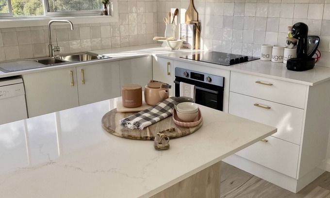 Talbingo House | Clancy's Cottage - Talbingo, Luxury on the Golf Course