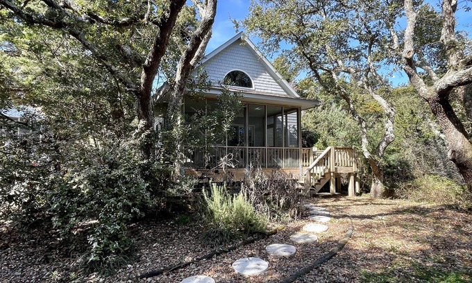 Ocracoke House | Clara de Luna: Private location. Close to village activities.