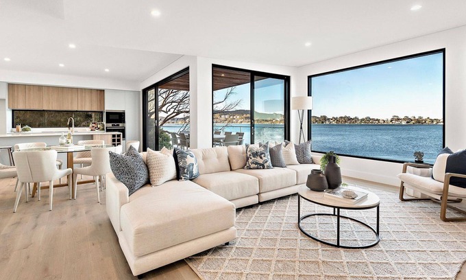 Point Clare House | Clare De Lune Waterfront