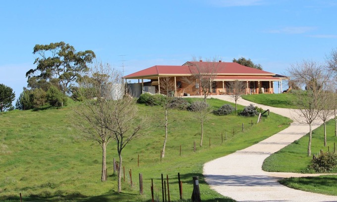 Emu Flat House | Clare View HOUSE (pet friendly, wheelchair accessible) Sleep 8