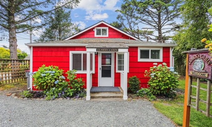 Downtown Cannon Beach Cabin | Clark Cabin - Beachcomber Vacation Homes