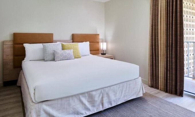 Diamond Head - Kapahulu - St. Louis Hotel | Classic 1-Bedroom Suite | Kaimana Beach Hotel | Steps to the Beach