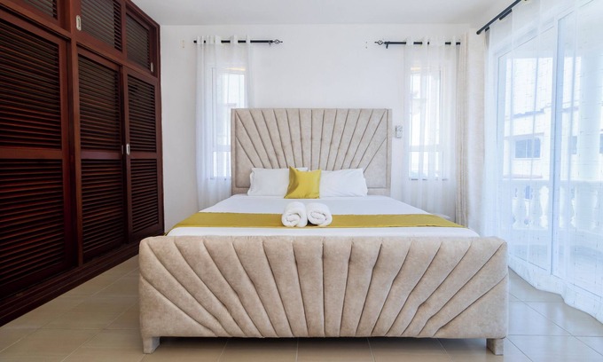 Mombasa Apartment | Classic 2-bedroom Apartment in Mombasa with Seaview