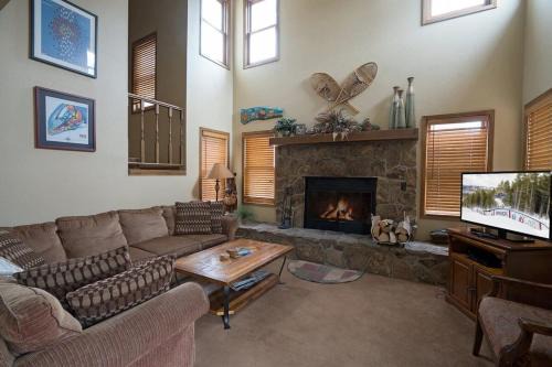 Historic District House | Classic 3BR Walking Distance to Slopes Main St