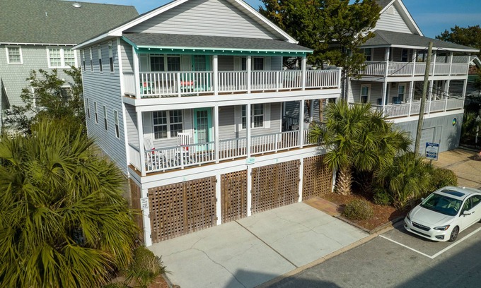 Wrightsville Beach Condo | Classic Beach Cottage on Oceanside of Wrightsville Beach -Lower Level