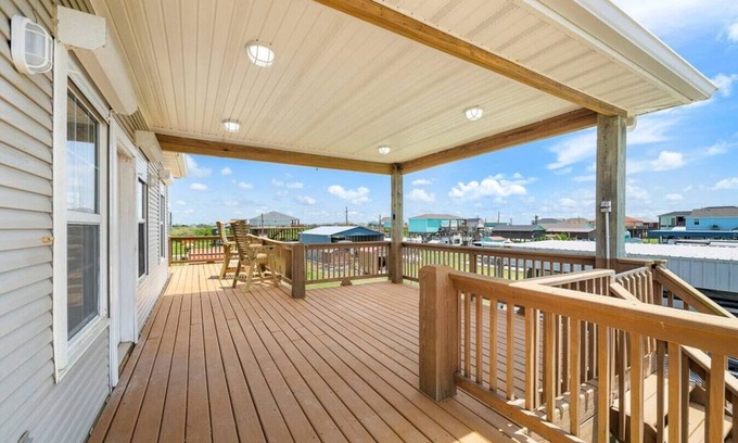 Crystal Beach House | Classic beach house with outdoor and indoor entertainment options, close to beach