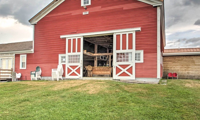 Greene House | Classic Cape-Style Farmhouse on 550-Acre Vineyard!