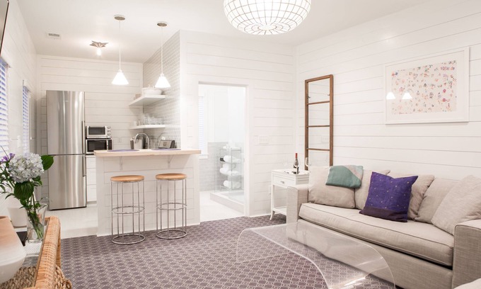 Cannonborough Elliotborough Apartment | Classic Charleston Single With Porch Just Two Blocks From Upper King Street