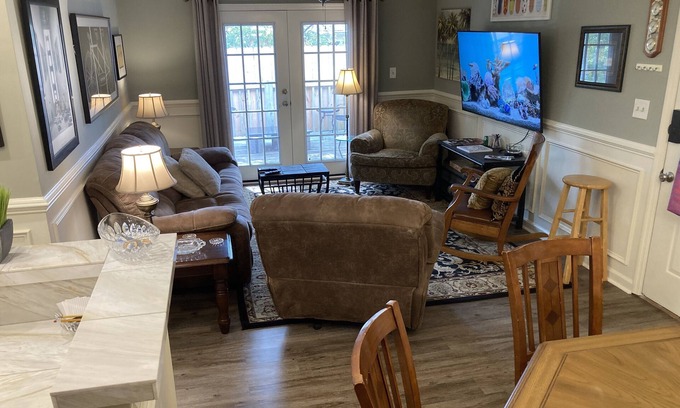 Athens Condo | Classic City 3 bedroom 2 bath condo with deck close to 5-points & UGA in Athens