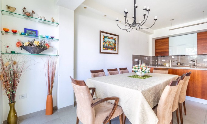 Mamilla Apartment | Classic, Comfortable, Rechavia