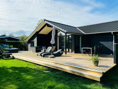 Grena Strand House | Classic Cottage Near Forest And Beach In Grenaa