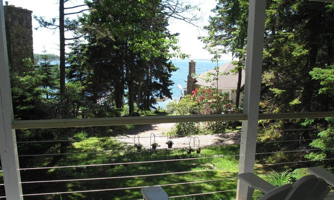 Boothbay Harbor Cottage | Classic Cottage with Ocean View on beautiful Spruce Pt - access to Pools & more!