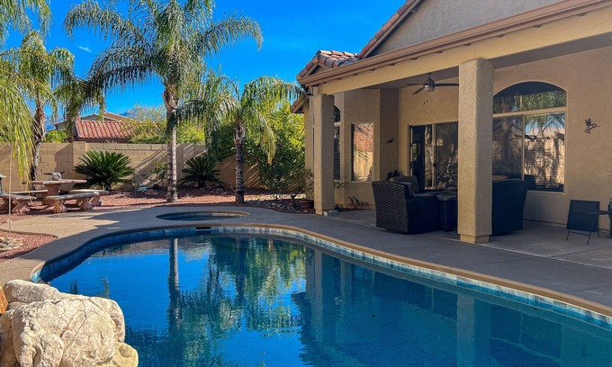 Oro Valley House | Classic, dog-friendly home with landscaped backyard, private pool & spa