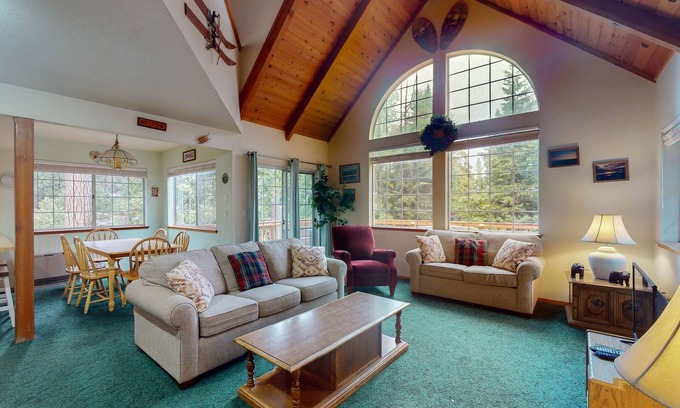 Shaver Lake House | Classic Family-Friendly Home - Prime Location & Expansive Deck with Grill