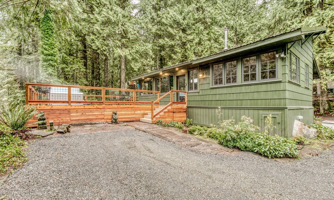 Rhododendron Cabin | Classic forest cabin on Still Creek with private hot tub & wood fireplace